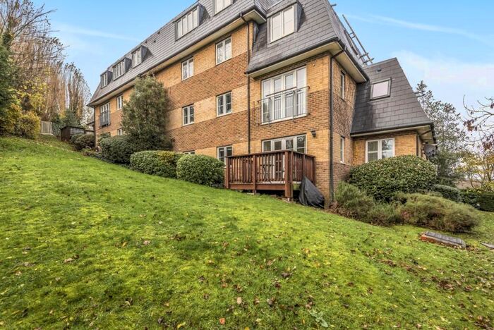 2 Bedroom Apartment To Rent In Manor Way London, SE23