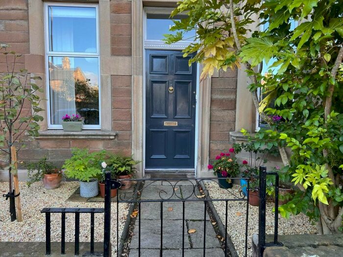 2 Bedroom Flat For Sale In Cargil Terrace, Trinity, Edinburgh, EH5