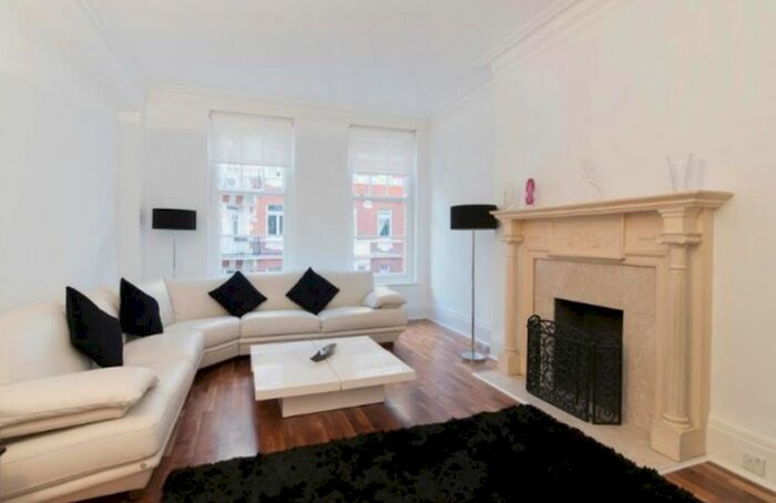 2 Bedroom Flat To Rent In Baker Street, Marylebone, London, NW1