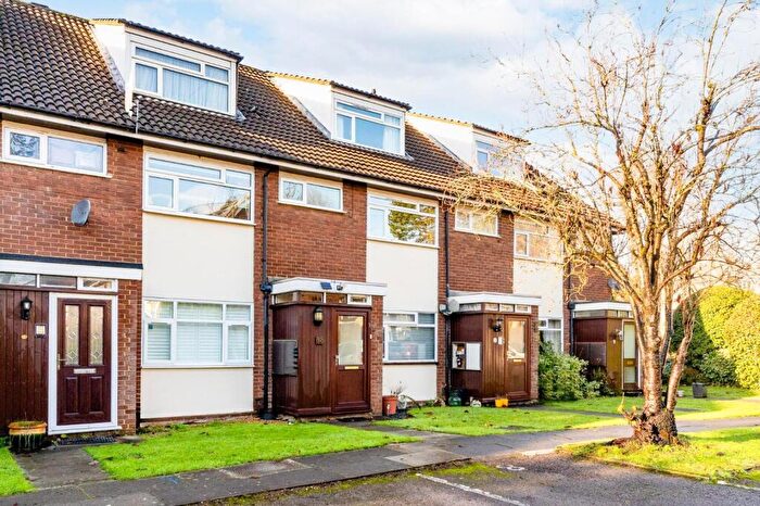 2 Bedroom Maisonette To Rent In Claire Court, Westfield Park, Hatch End, HA5