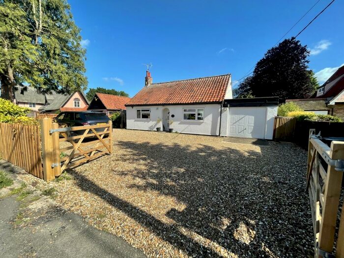 2 Bedroom Detached Bungalow For Sale In The Street, Barton Mills, Suffolk, IP28