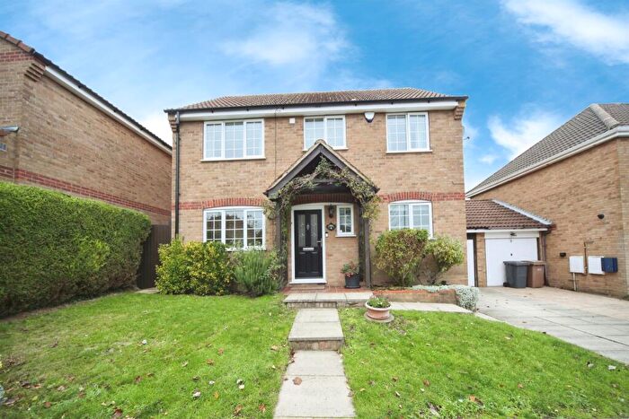 4 Bedroom Link Detached House For Sale In Tylers Mead, Luton, LU2