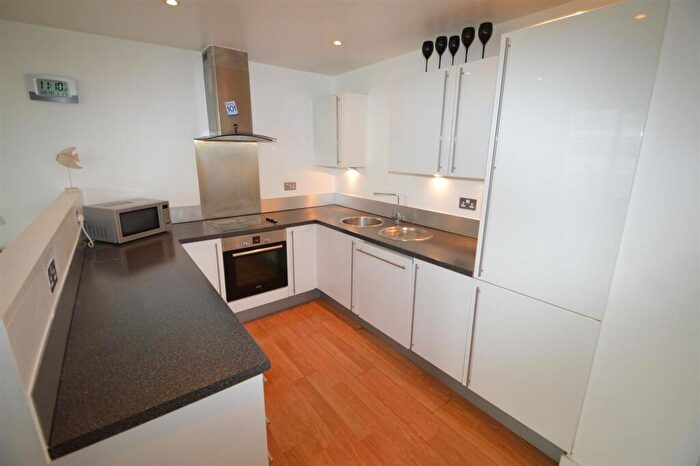4 Bedroom House To Rent In Warley Avenue, London, RM8