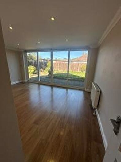 3 Bedroom Chalet To Rent In Pende Close, Sompting, Lancing, BN15