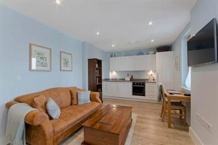 Studio To Rent In Rm/Flat Salcombe Court, London, E14