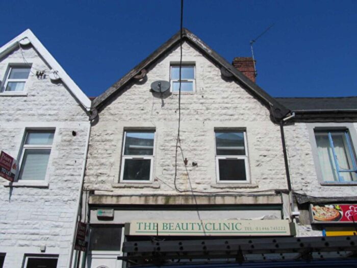 2 Bedroom Terraced House To Rent In High Street, Barry, CF62