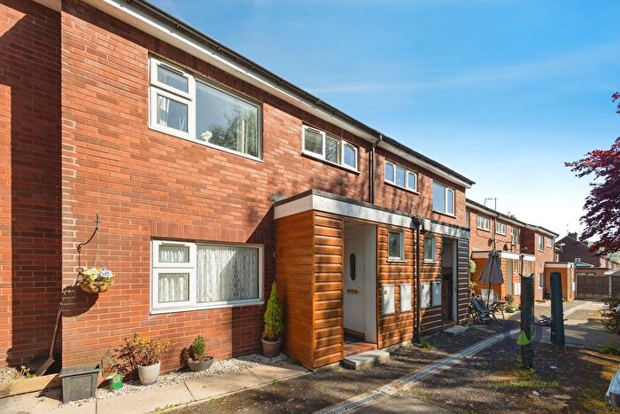 1 Bedroom Flat For Sale In Windsor Court, Oldham, Greater Manchester, OL2