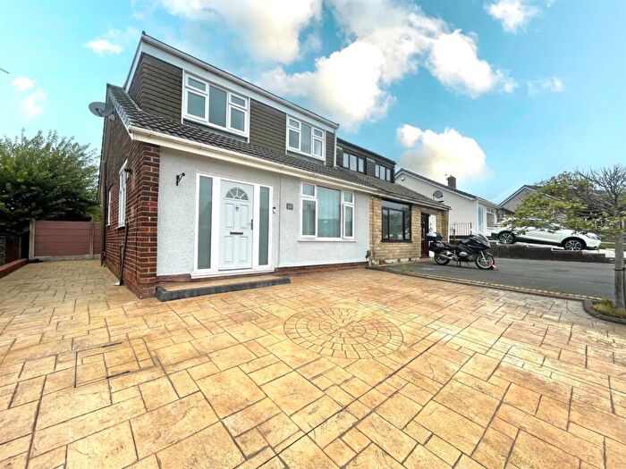 3 Bedroom Semi-Detached House For Sale In Singleton Grove, Westhoughton, Bolton, BL5