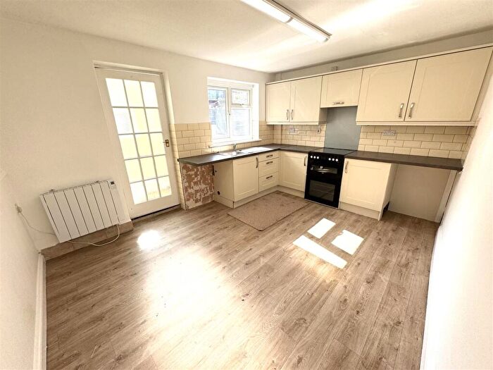 2 Bedroom Cottage To Rent In Baptist Square, Pwllheli, LL53
