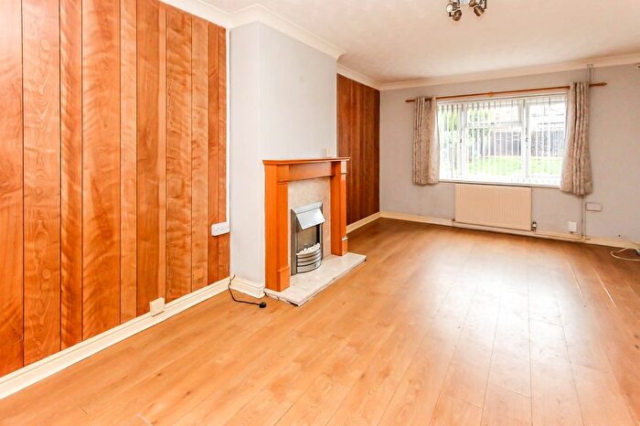 3 Bedroom Semi-Detached House For Sale In Windsor Road, Wellingborough, NN8