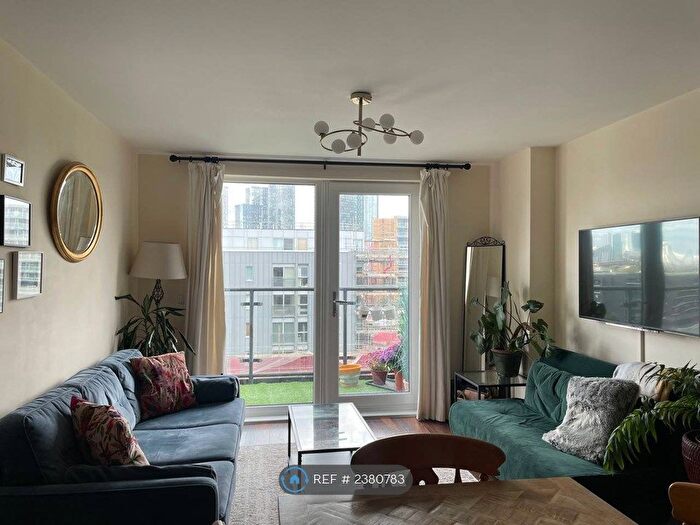 2 Bedroom Flat To Rent In The Riverside, Salford, M5