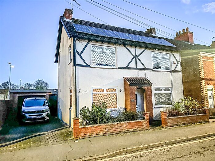 2 Bedroom Detached House For Sale In Victoria Road, Scunthorpe, DN16