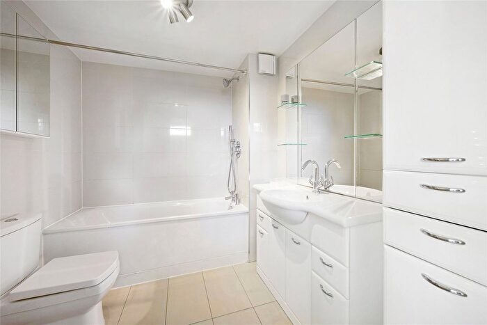 3 Bedroom Flat To Rent In Old Church Street, London, SW3