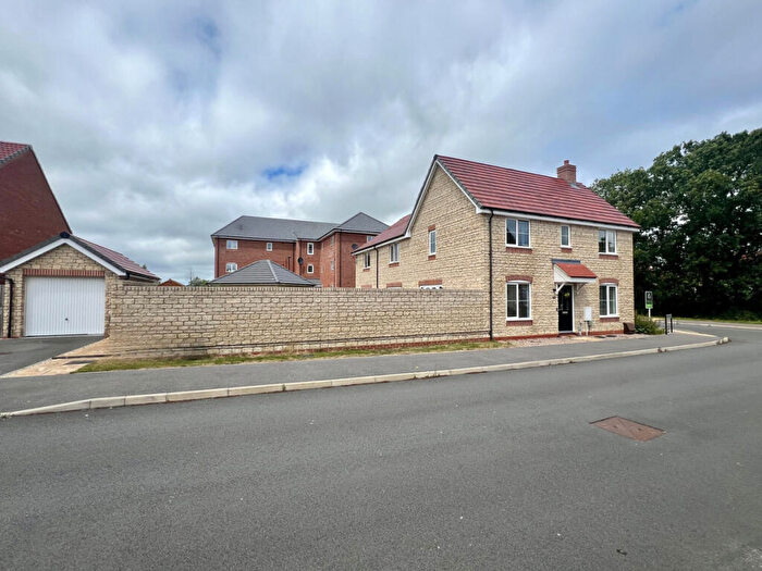 3 Bedroom Semi Detached House For Sale In Curlew Meadow, Didcot, OX11