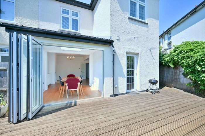 4 Bedroom Semi-Detached House To Rent In Lynwood Drive, Worcester Park, KT4