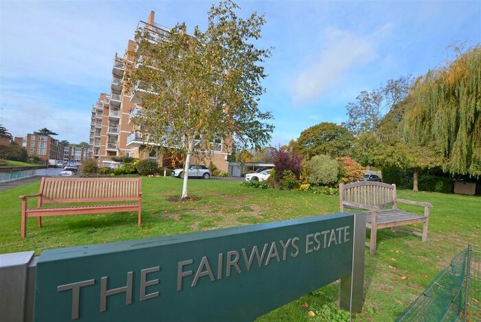 3 Bedroom Flat To Rent In Thamespoint, Fairways, TW11