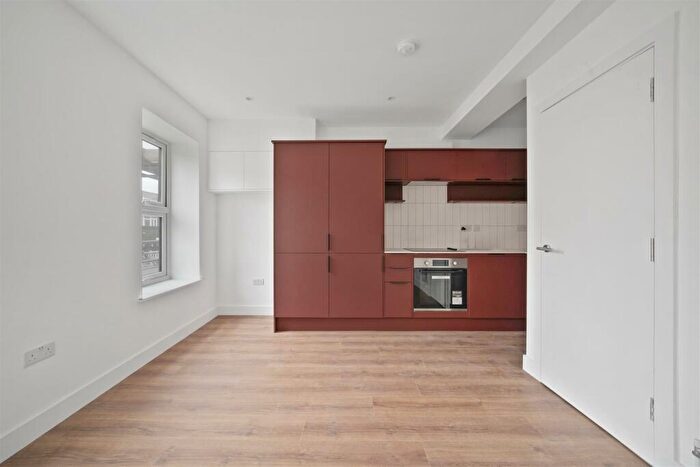 1 Bedroom Flat To Rent In Bethnal Green Road, London, E2