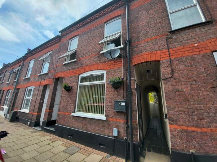 2 Bedroom Apartment To Rent In Quality Conversion Available In Frederick Street, LU2