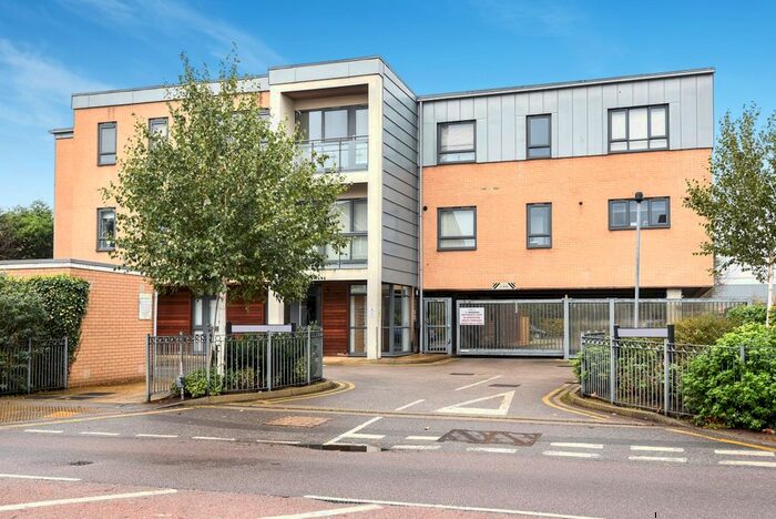 2 Bedroom Flat To Rent In Tolpits Lane, Watford, WD18