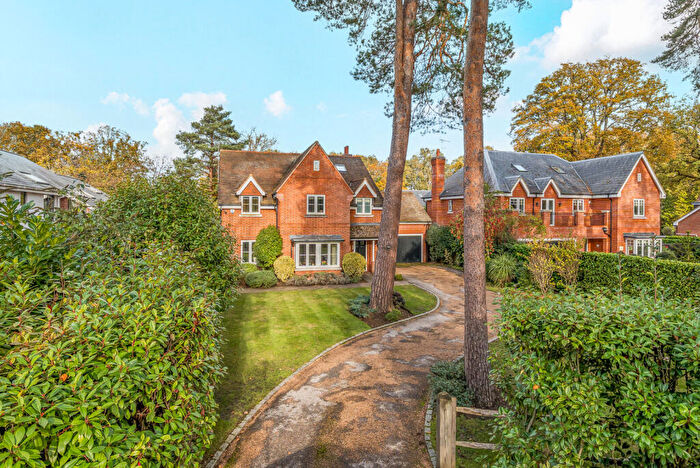 5 Bedroom Detached House For Sale In Dartnell Avenue, West Byfleet, KT14