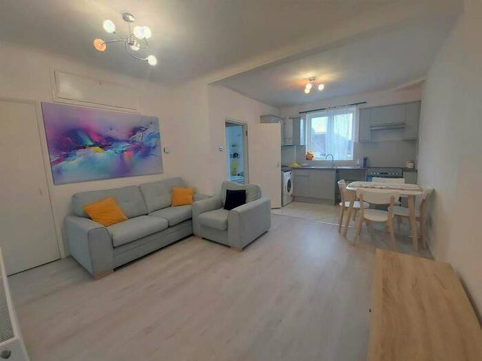 1 Bedroom Flat To Rent In Whitchurch Lane, Edgware, HA8