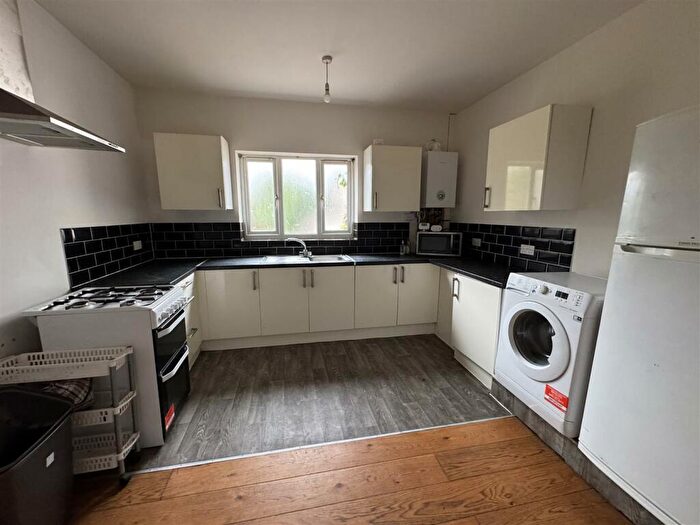 4 Bedroom Flat To Rent In B, Sandbed Road, St Werburghs, BS2