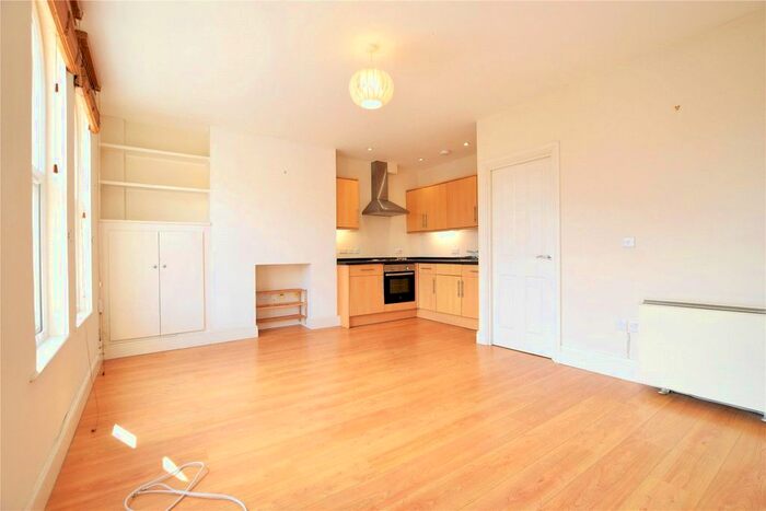 1 Bedroom Flat To Rent In Milman Road, Reading, Berkshire, RG2