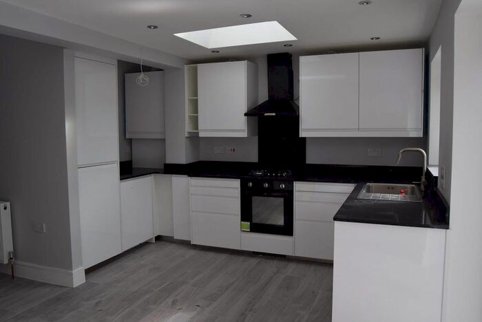 4 Bedroom Detached House To Rent In Sedgewick Avenue, Hillingdon, Uxbridge, UB10