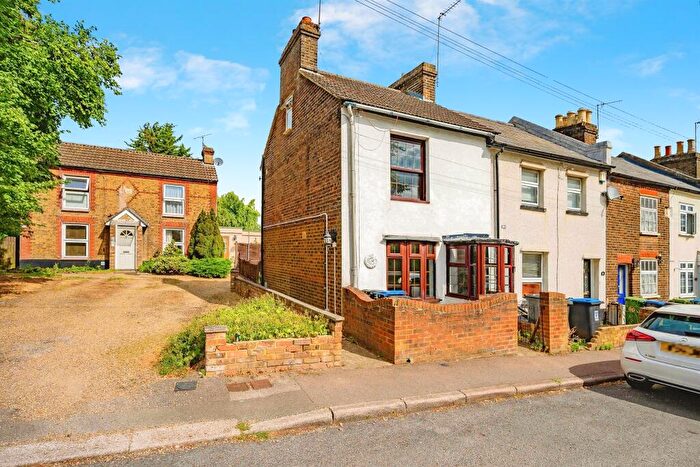 2 Bedroom End Of Terrace House For Sale In Weymouth Street, Hemel Hempstead, HP3