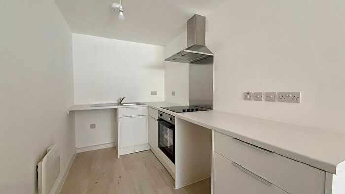 1 Bedroom Flat To Rent In Church Street, Dewsbury, WF13