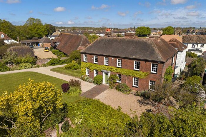 7 Bedroom Detached House For Sale In The Lawn & The Guest Annexe, Brent Hill, Faversham, ME13