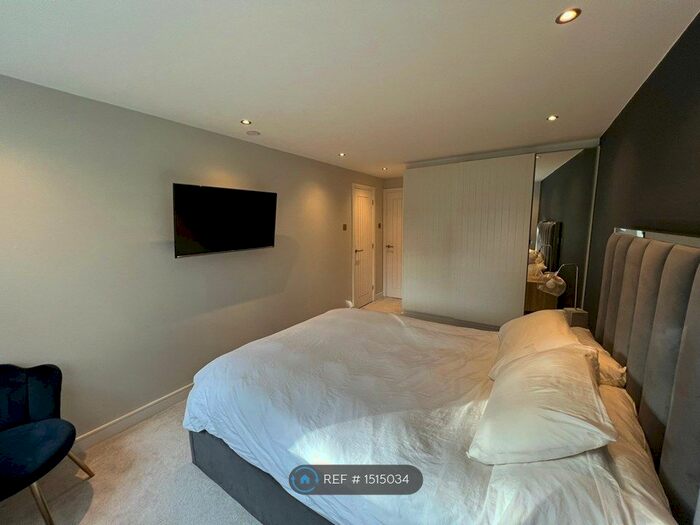 2 Bedroom Flat To Rent In Oakwood Avenue, Beckenham, BR3