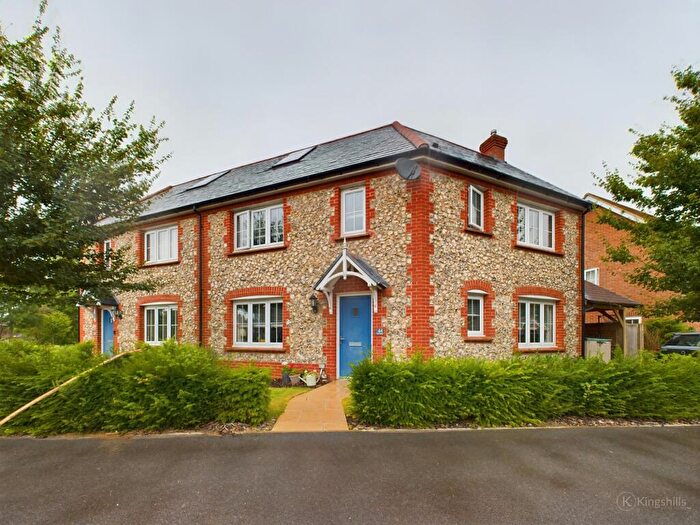 3 Bedroom Semi-Detached House For Sale In Wayfarers End, Longwick, HP27