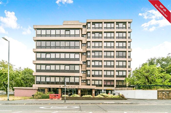 3 Bedroom Flat To Rent In Hanover House, Kings Road, Reading, RG1