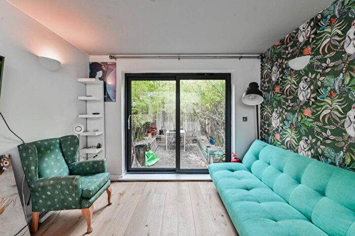 2 Bedroom Terraced House For Sale In Hurlock Street, Islington, London, N5