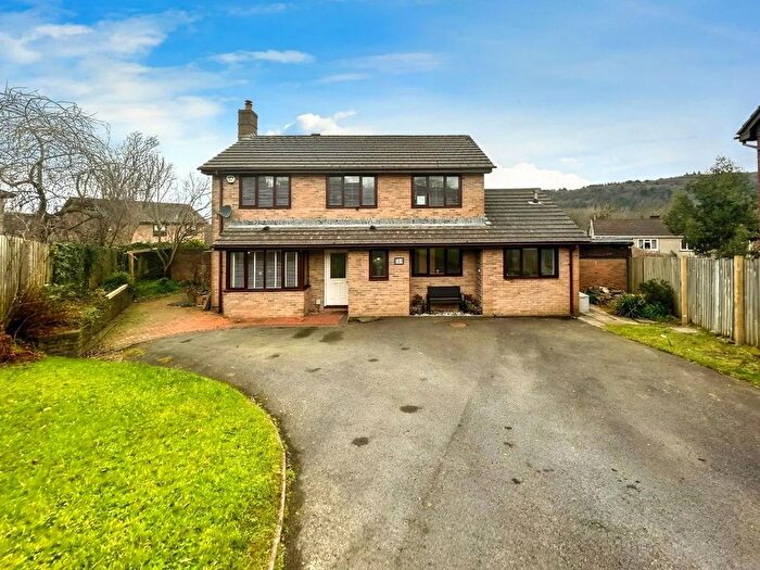 3 Bedroom Detached House To Rent In Tonna, SA11