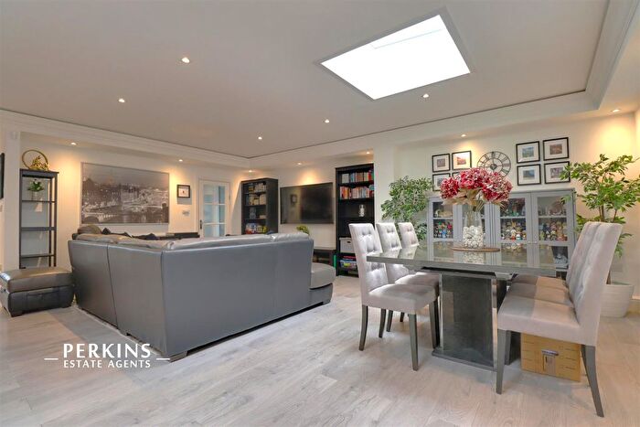 3 Bedroom Semi-Detached House For Sale In Southall, UB1