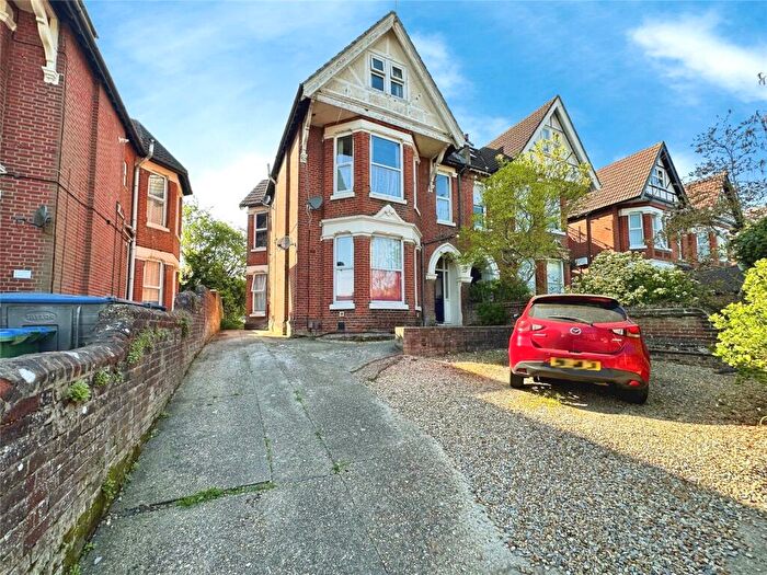 Flat To Rent In Hill Lane, SO15