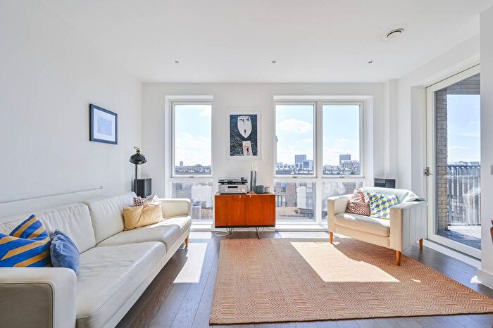 2 Bedroom Flat To Rent In Bruckner Street, Queen's Park, London, W10