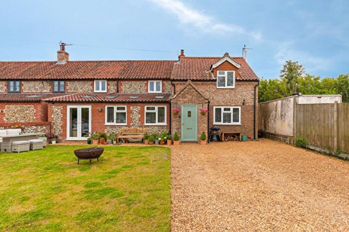 4 Bedroom Semi-Detached House For Sale In Five Bedroom Brick And Flint Cottage In Ustead, NR11