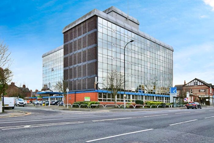 1 Bedroom Flat To Rent In Manchester Road, Roberts House, WA14