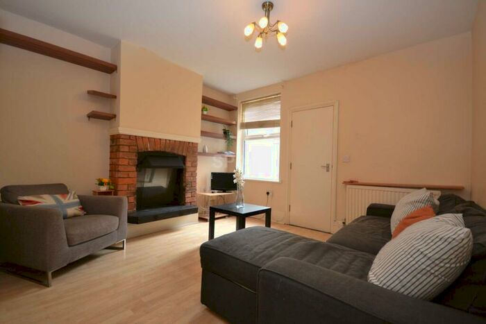 4 Bedroom Terraced House To Rent In Victoria Street, Reading, RG1