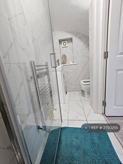 5 Bedroom Semi Detached House To Rent In Goldsdown Close, Enfield, EN3