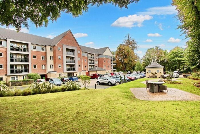 2 Bedroom Flat For Sale In Park View Road, Prestwich, M25
