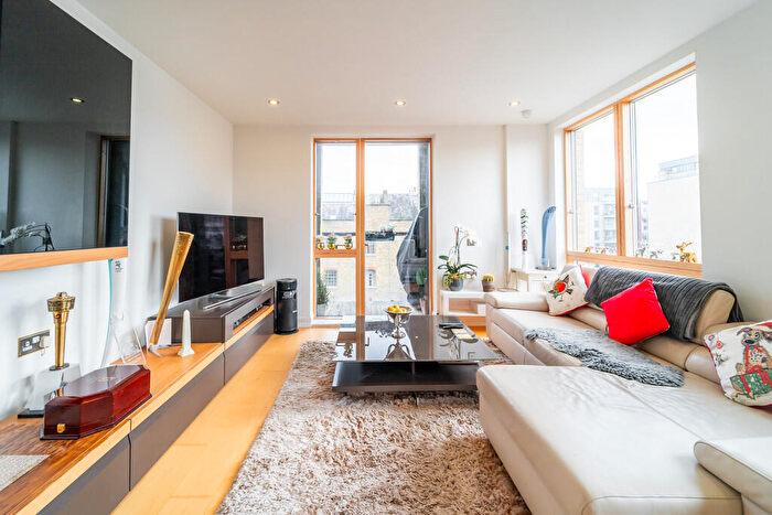 2 Bedroom Apartment For Sale In Hertford Road, De Beauvoir, London, N1