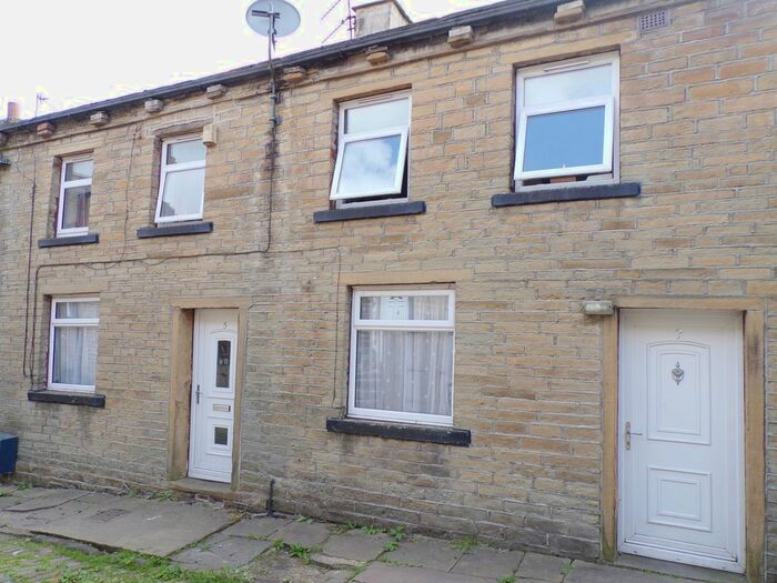3 Bedroom Cottage To Rent In Lyon Street, Thornton, BD13
