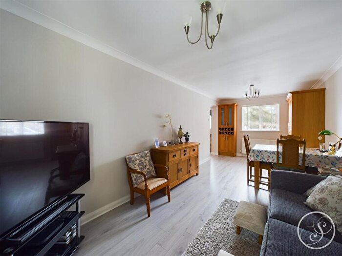 5 Bedroom Detached House For Sale In Oakdale Meadow, Leeds, LS14