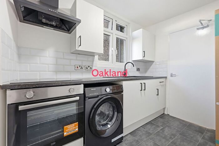 1 Bedroom Flat To Rent In Well Street, London, E9