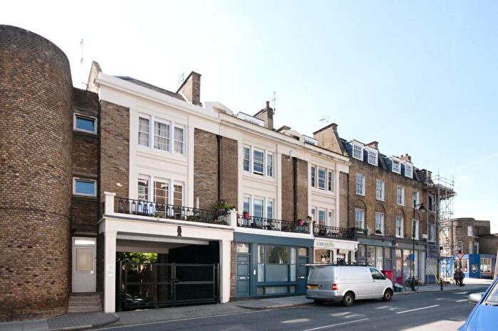 Flat To Rent In Barnsbury Street, Islington, N1