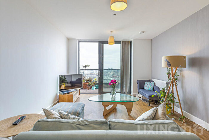 2 Bedroom Apartment To Rent In Agnes George Walk, Pontoon Dock, E16